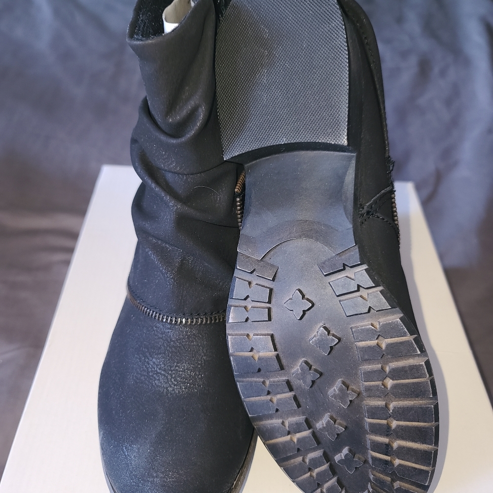 Women Boots size 9